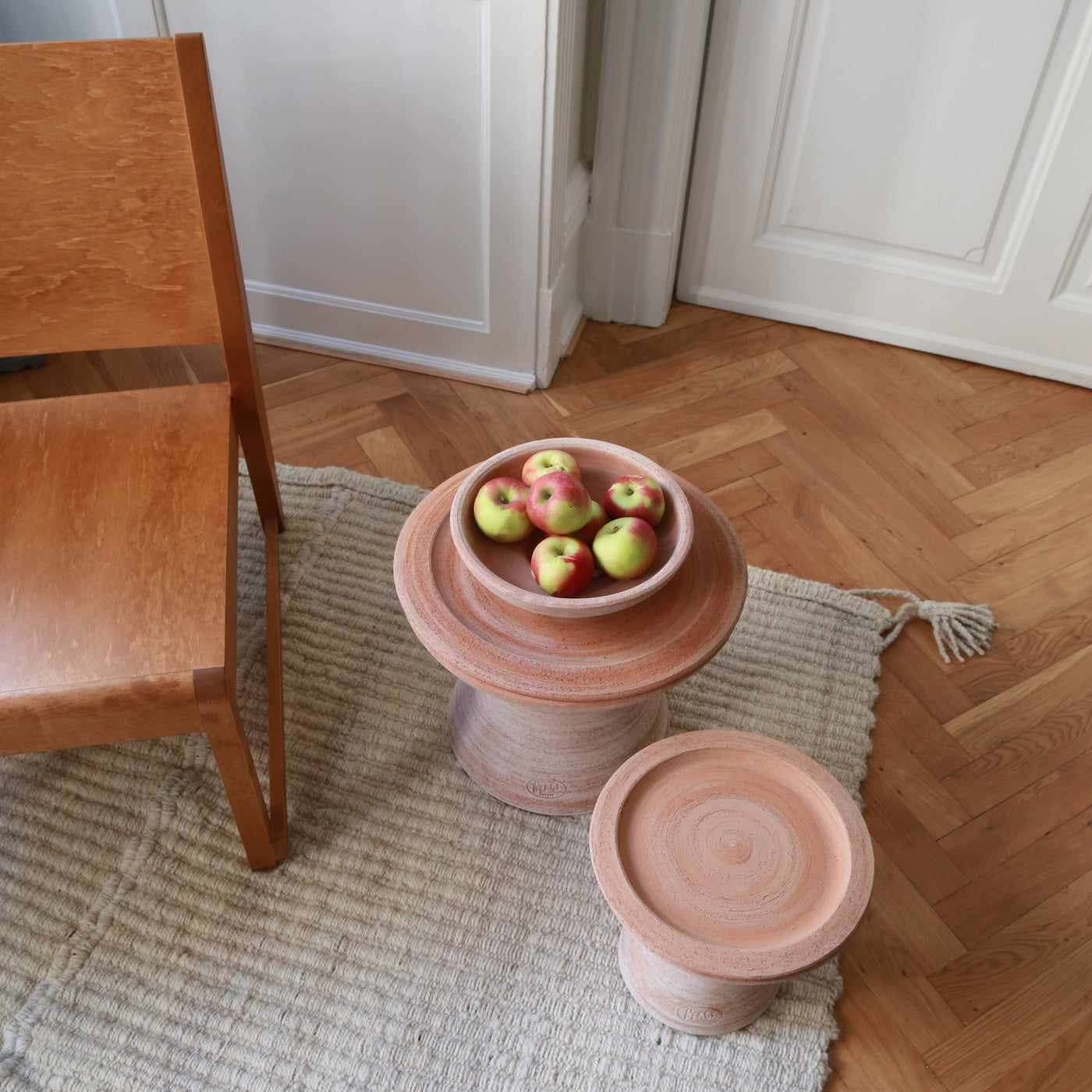 Celeste, rosa terracotta - bord, piedestal og krukke i ét
