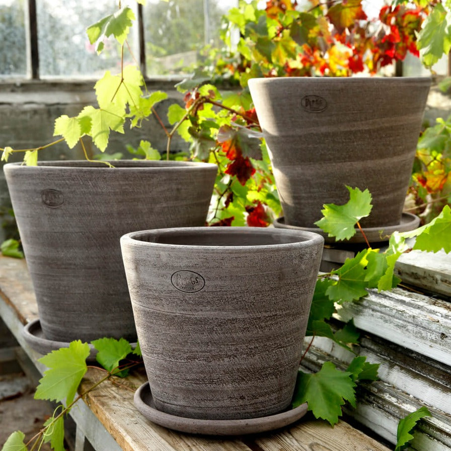 Julie, grå terracotta